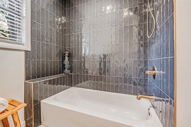 Welcome to this beautifully updated 5-bedroom, 3-bath - photo 31