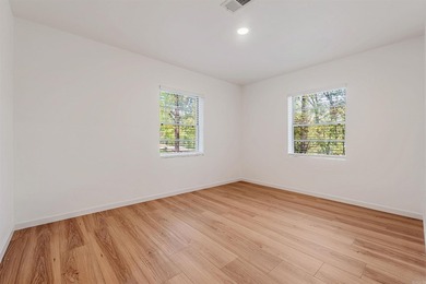 Welcome to this beautifully updated 5-bedroom, 3-bath - photo 37