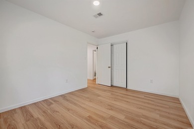 Welcome to this beautifully updated 5-bedroom, 3-bath - photo 38