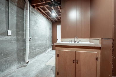 Welcome to this beautifully updated 5-bedroom, 3-bath - photo 41