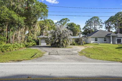 Welcome to a charming Fort Pierce retreat offering the perfect - photo 2