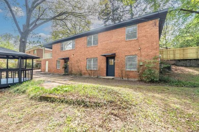 Welcome to this beautifully updated 5-bedroom, 3-bath - photo 45