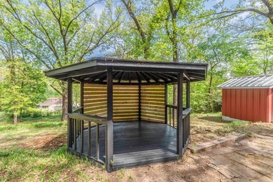 Welcome to this beautifully updated 5-bedroom, 3-bath - photo 46