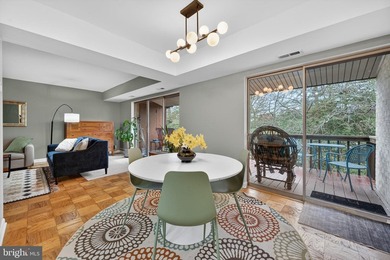 Welcome to effortless waterfront living in the sought-after - photo 3