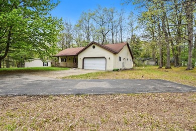 Beautiful stick built home in a wonderful neighborhood on a - photo 3