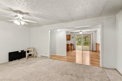 Beautiful stick built home in a wonderful neighborhood on a - photo 6