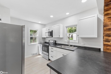 Beautifully remodeled and move-in ready, this charming home - photo 7