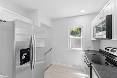 Beautifully remodeled and move-in ready, this charming home - photo 9