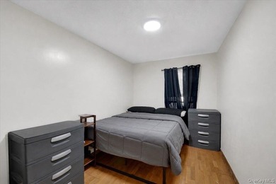 Discover this exceptional two-family residence in Castle Hill - photo 11