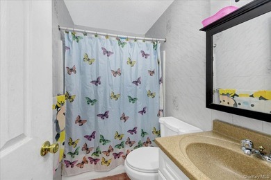Discover this exceptional two-family residence in Castle Hill - photo 19