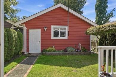 Beautifully updated and maintained Craftsman house in the heart - photo 22