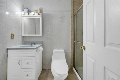 Discover this exceptional two-family residence in Castle Hill - photo 22