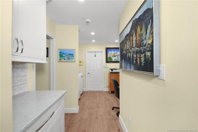 Beautiful updated CBS 2 Bedroom, 2 Bathroom 1671 Sq Ft, Golf - photo 23