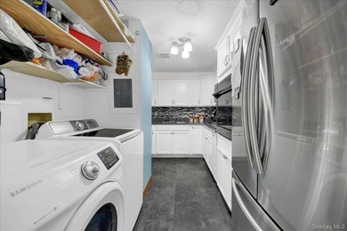 Discover this exceptional two-family residence in Castle Hill - photo 25