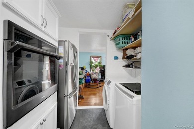 Discover this exceptional two-family residence in Castle Hill - photo 27