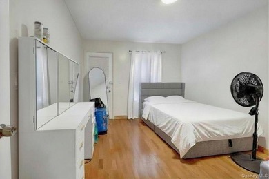 Discover this exceptional two-family residence in Castle Hill - photo 28