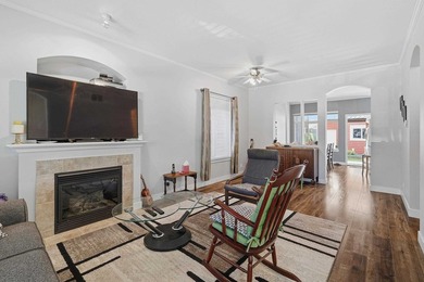 Beautifully updated and maintained Craftsman house in the heart - photo 31