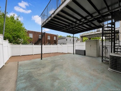 Discover this exceptional two-family residence in Castle Hill - photo 35
