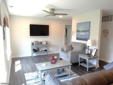 A MUST SEE BEAUTIFULLY RENOVATED 1 BEDROOM, 1 FULL BATH UNIT - photo 2