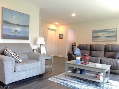 A MUST SEE BEAUTIFULLY RENOVATED 1 BEDROOM, 1 FULL BATH UNIT - photo 3