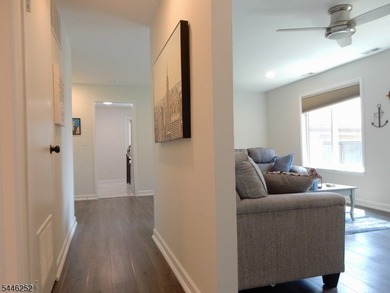 A MUST SEE BEAUTIFULLY RENOVATED 1 BEDROOM, 1 FULL BATH UNIT - photo 5