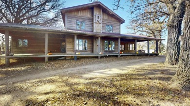 Center Lake Home For Sale in Spirit Lake Iowa