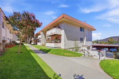 Welcome to this inviting 2-bed/ 2-bath condo the desirable Casa - photo 2
