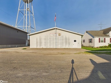 Excellent opportunity to own a versatile commercial property - photo 2