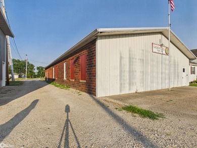 Excellent opportunity to own a versatile commercial property - photo 3