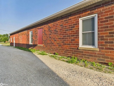 Excellent opportunity to own a versatile commercial property - photo 4
