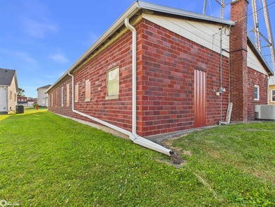 Excellent opportunity to own a versatile commercial property - photo 8