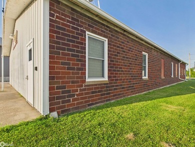 Excellent opportunity to own a versatile commercial property - photo 9
