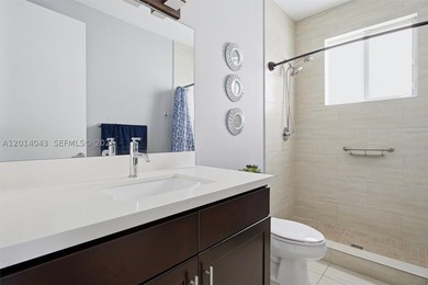 Luxury Living in South Florida - A Hidden Gem in Vanessa's Place - photo 11