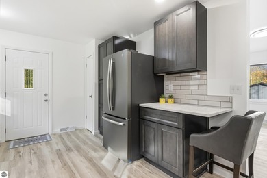 Wow! Great opportunity to own in East Jordan! This spacious two - photo 11