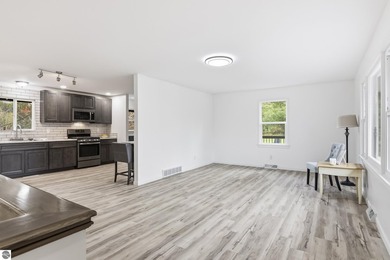 Wow! Great opportunity to own in East Jordan! This spacious two - photo 15