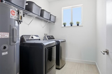 Luxury Living in South Florida - A Hidden Gem in Vanessa's Place - photo 21