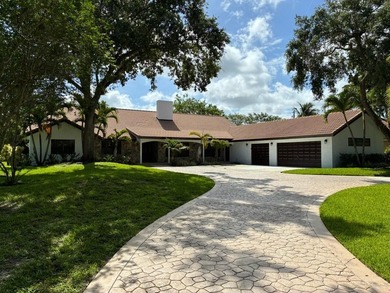 Welcome to this single-story residence in Cypresshead, offering - photo 1