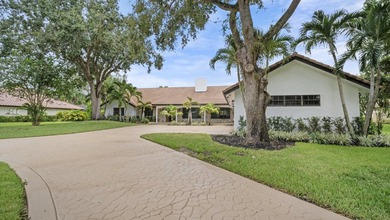 Welcome to this single-story residence in Cypresshead, offering - photo 2