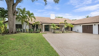 Welcome to this single-story residence in Cypresshead, offering - photo 3