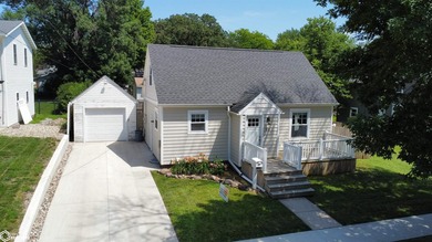 Completely renovated down to the studs, this beautiful turnkey - photo 1