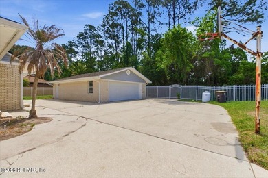 4-CAR DETACHED GARAGE W/ REMODELED AND VERY SPACIOUS 4 bedrooms - photo 3