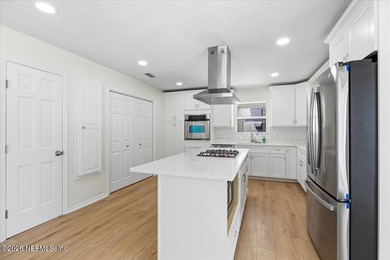 4-CAR DETACHED GARAGE W/ REMODELED AND VERY SPACIOUS 4 bedrooms - photo 8