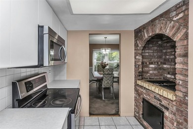 Welcome to a spacious and well-maintained Center Hall Colonial - photo 13