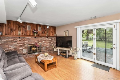 Welcome to a spacious and well-maintained Center Hall Colonial - photo 14
