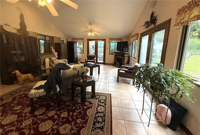 Beautifully maintained 3-bedroom, 3-bath home MUCH LARGER THAN - photo 14