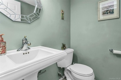 Welcome to a spacious and well-maintained Center Hall Colonial - photo 15