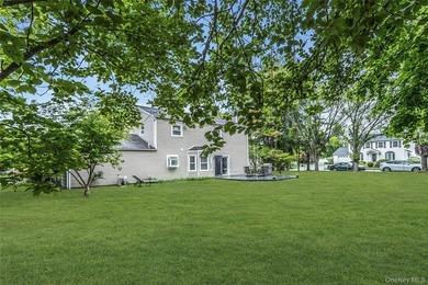 Welcome to a spacious and well-maintained Center Hall Colonial - photo 25