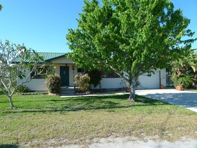 Charming 3/2 Home with Lake Okeechobee Access! Enjoy waterfront - photo 2