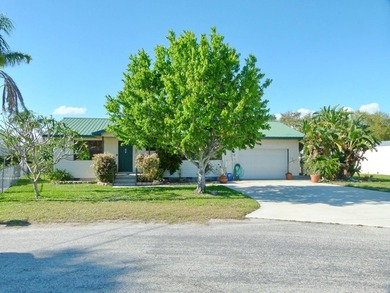 Charming 3/2 Home with Lake Okeechobee Access! Enjoy waterfront - photo 3