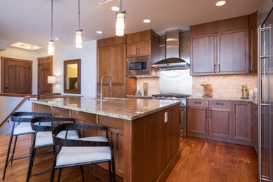 CONVENIENT DOWNTOWN KETCHUM PENTHOUSE! Rare corner unit